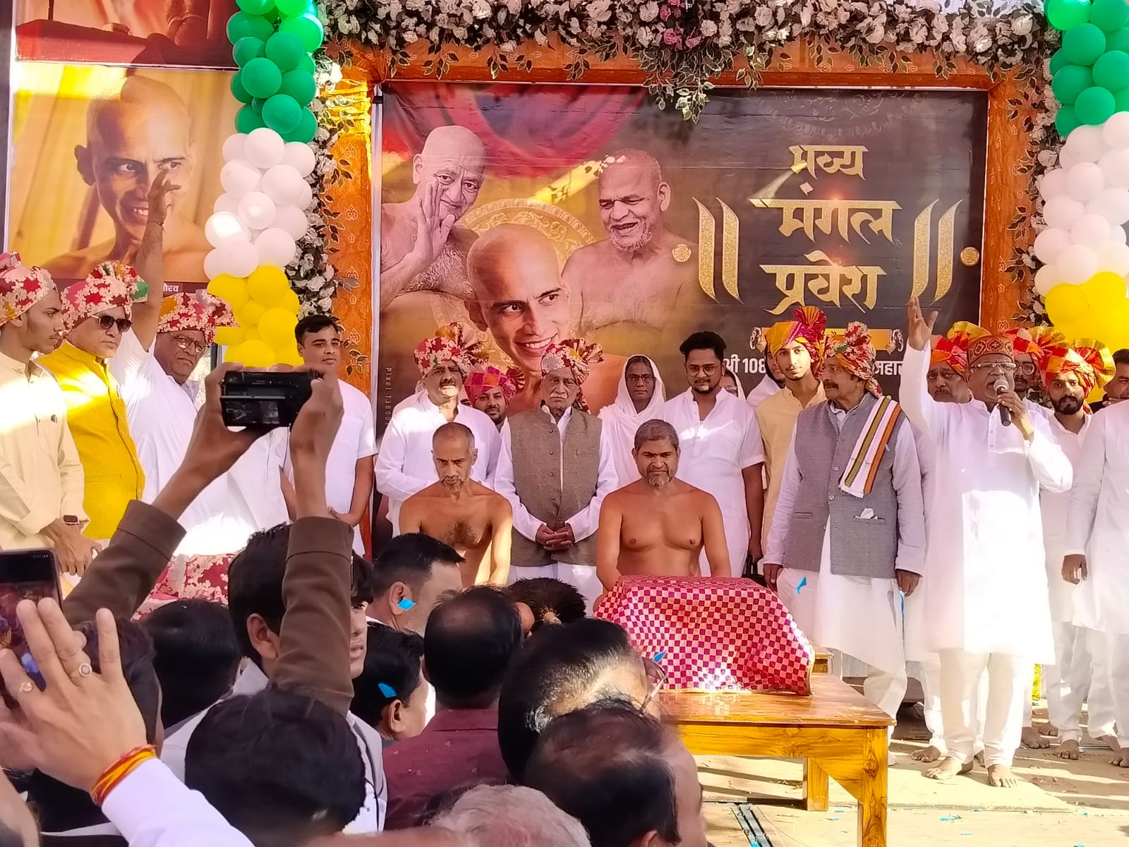मुनि दीक्षा के 12 वर्ष बाद छपारा पहुंचे मुनिश्री 108 नीरज सागर महाराज