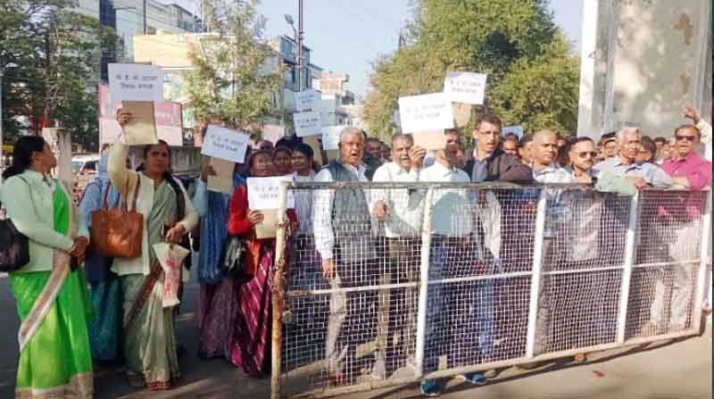 वर्षों से पदस्थ बीईओ प्रकाश कलम्बे हटाए गए, जांच रिपोर्ट के बाद मूल पद पर भेजे गए