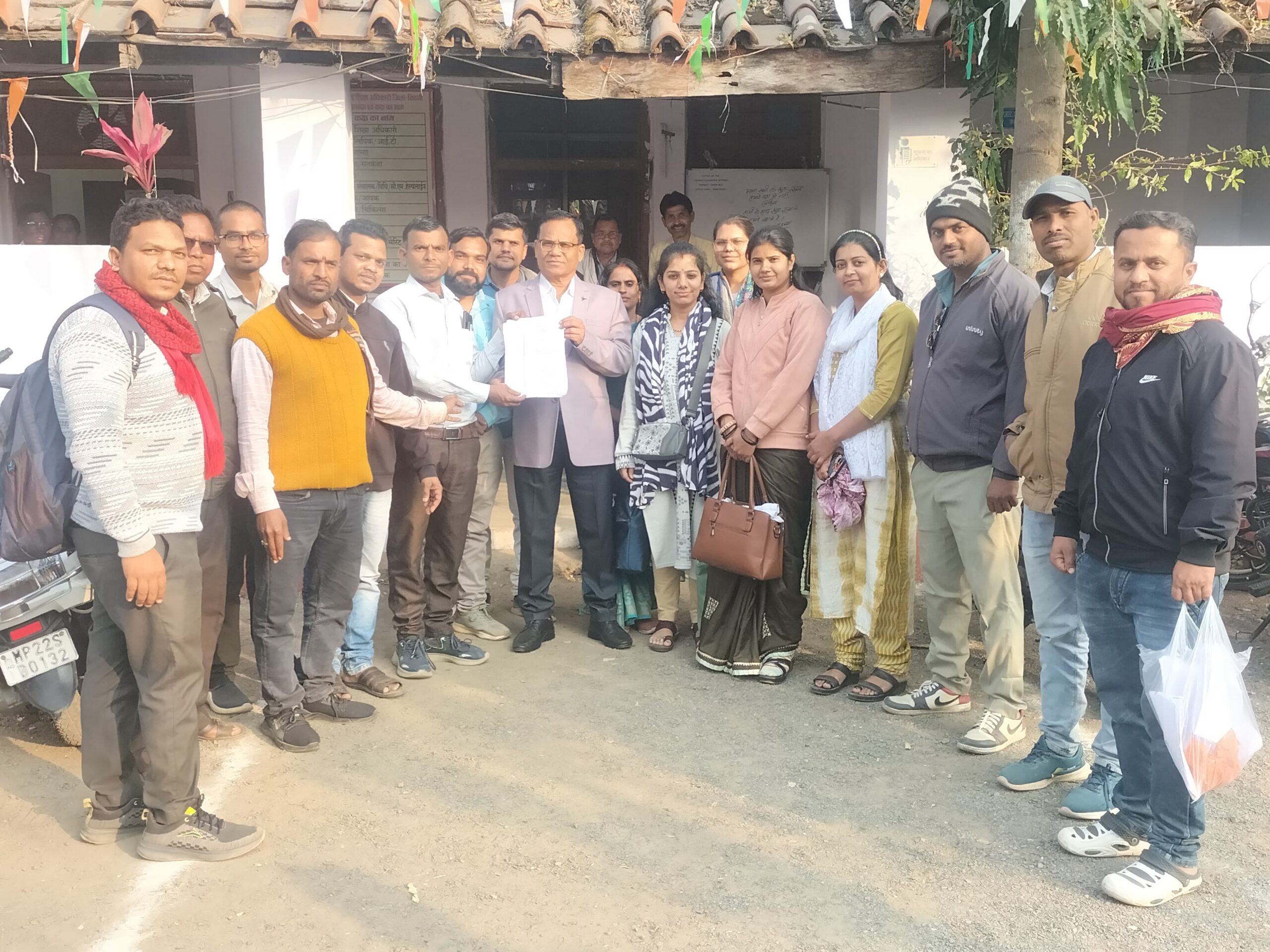 अतिथि शिक्षकों से भेदभाव! जनजाति कार्य विभाग में 18 साल का अनुभव भी बेकार