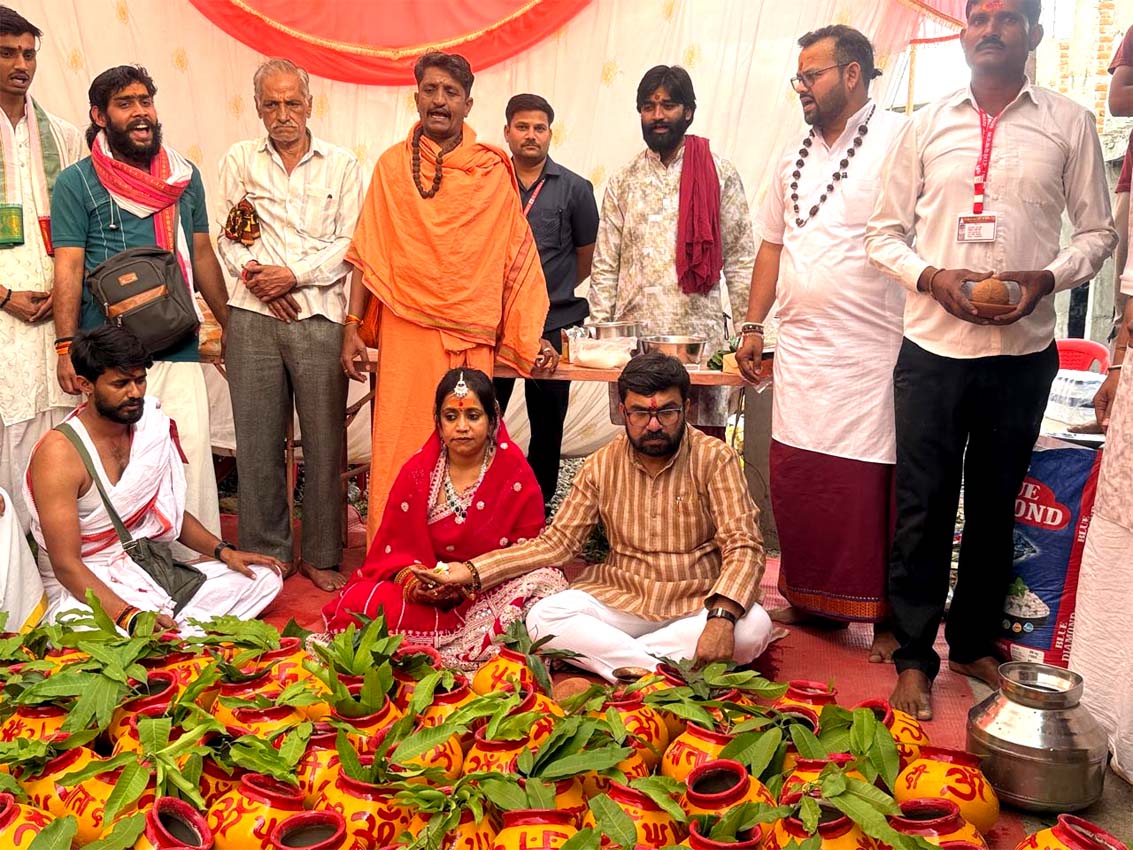 भव्य महायज्ञ का आगाज़: श्री रामेश्वरम धाम में 1008 कुंडों में आहुतियां, हजारों यजमानों की सहभागिता