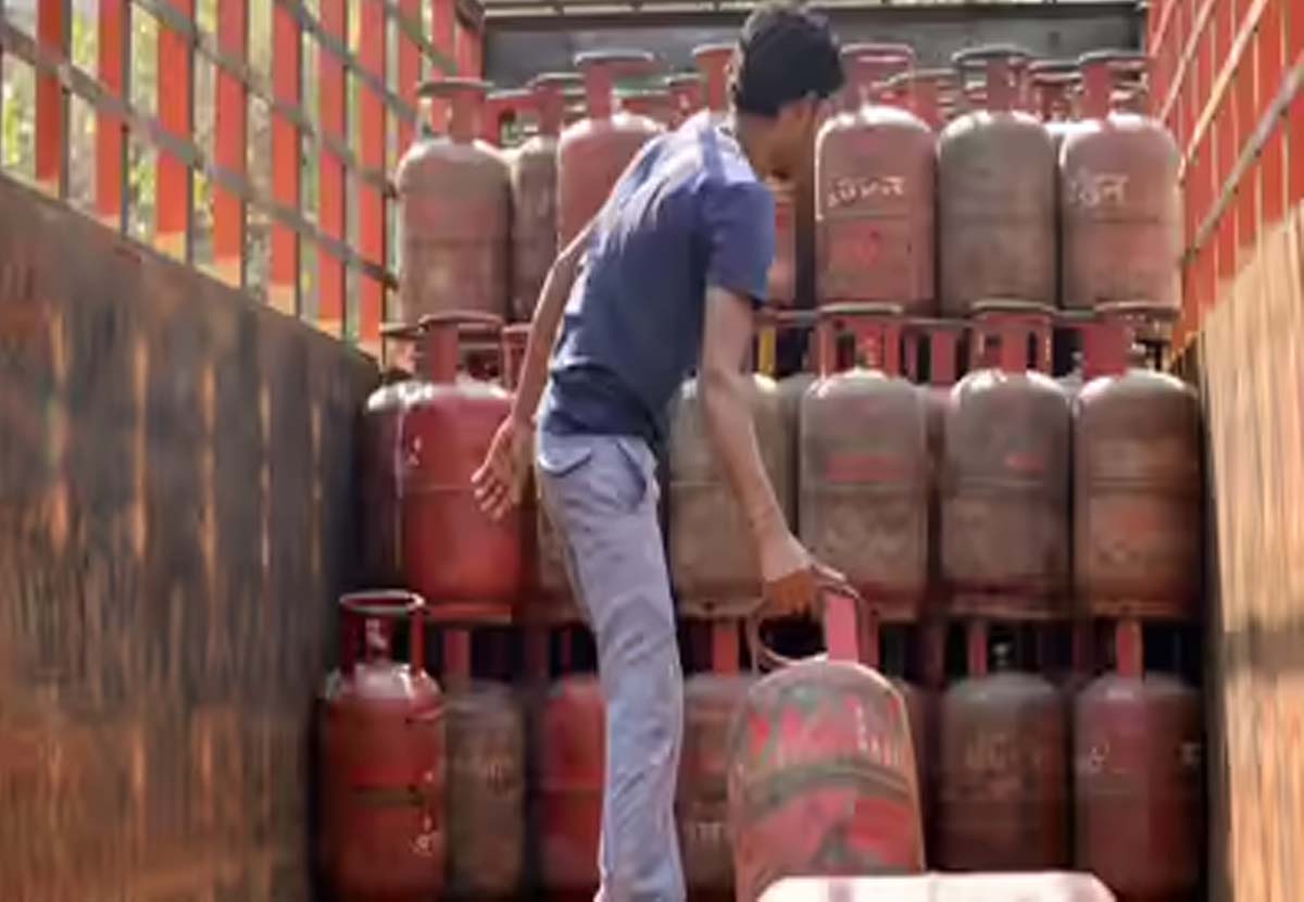 घरेलू गैस सिलेंडर को लेकर सरकार का बड़ा निर्देश: समय पर मिलेगी सप्लाई, कालाबाजारी पर सख्त कार्रवाई