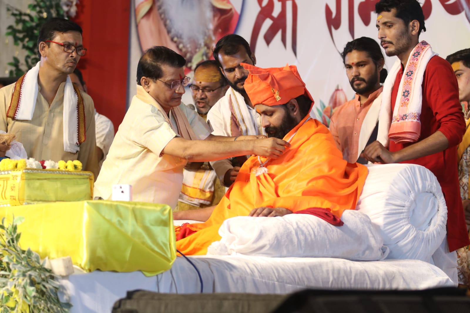 “बड़ा से बड़ा दुःख भी एक दिन समाप्त होता है” — ब्रह्मचारी निर्विकल्प स्वरूप जी का प्रेरक संदेश