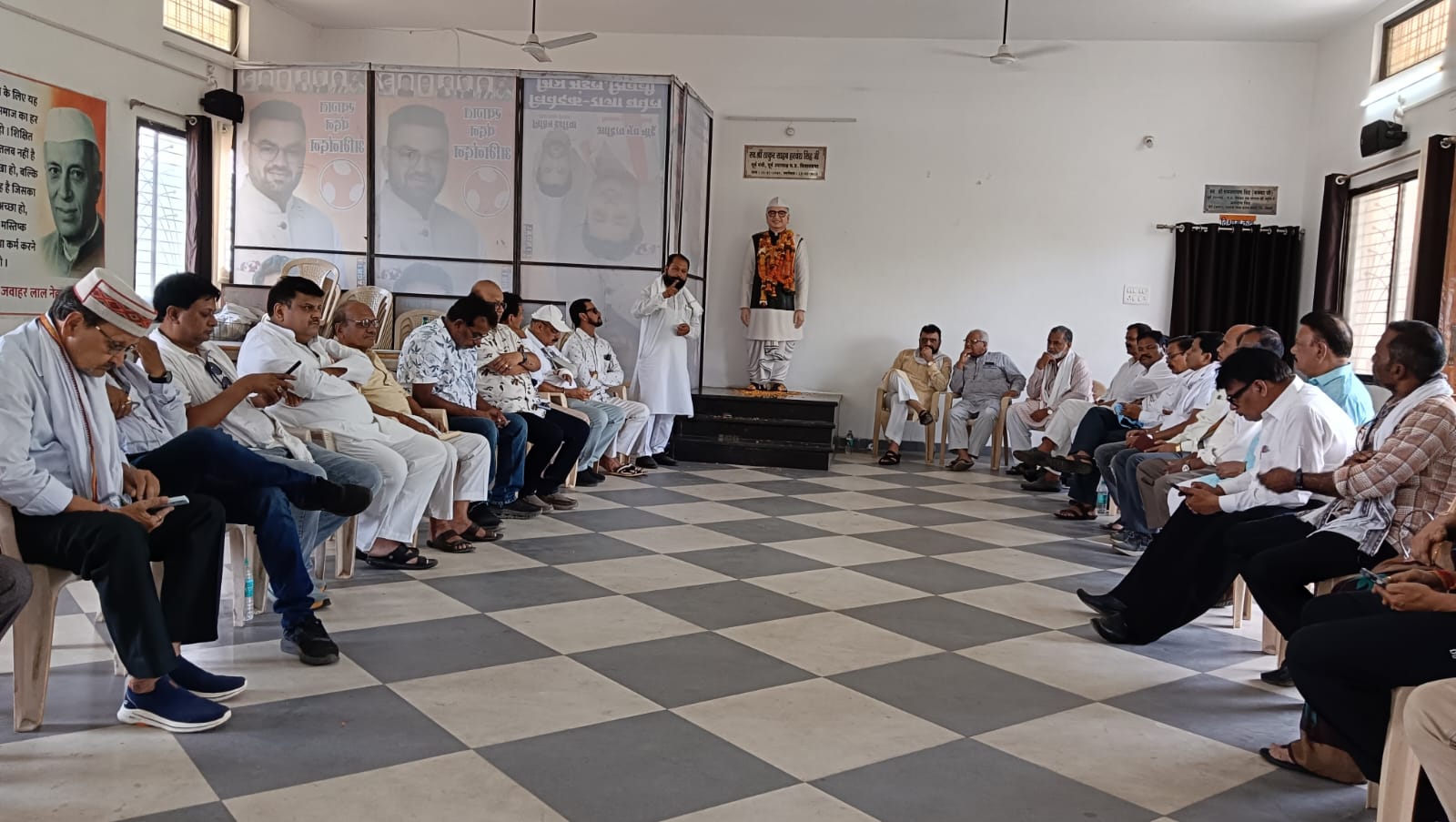 स्व. ठाकुर हरवंश सिंह जी की 13वीं पुण्यतिथि पर कांग्रेसजनों ने अर्पित की श्रद्धांजलि