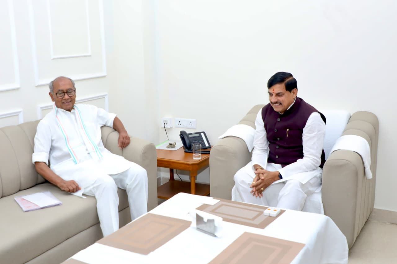 भोपाल में CM मोहन यादव से दिग्विजय सिंह की मुलाकात, गेहूं उपार्जन पर हुई अहम चर्चा
