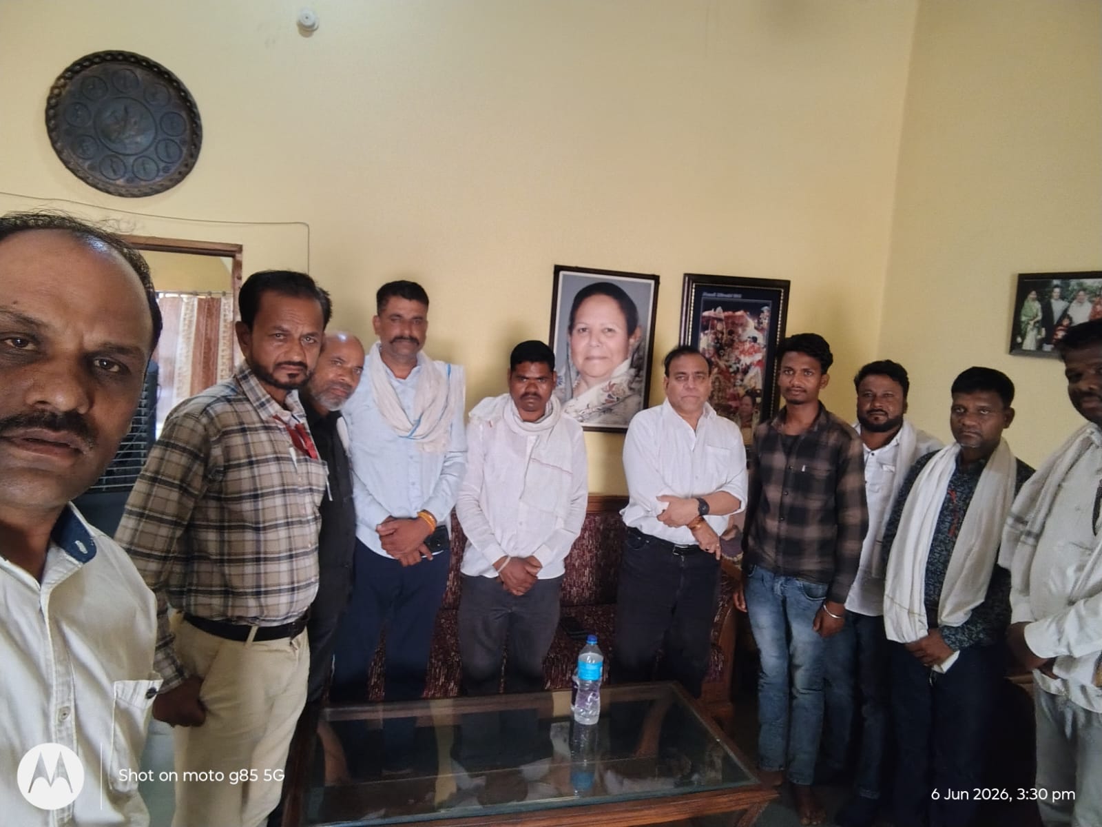 विधायक योगेन्द्र सिंह “बाबा भैया” से कांग्रेस नेताओं ने की सौजन्य भेंट