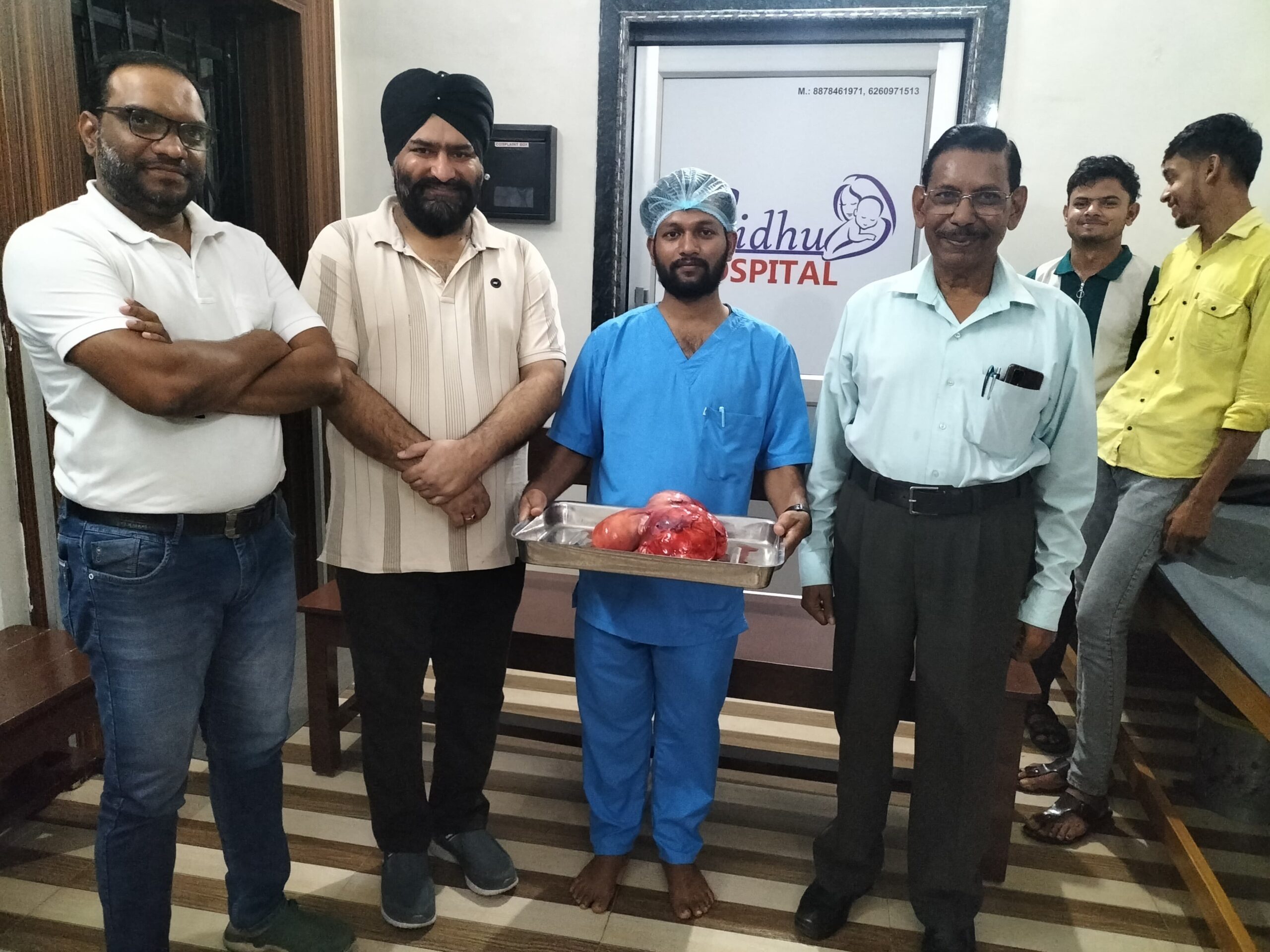 पेट दर्द से तड़पती पहुंची महिला, सिद्धू हॉस्पिटल में सफल ऑपरेशन से निकला 6 किलो से अधिक का ट्यूमर
