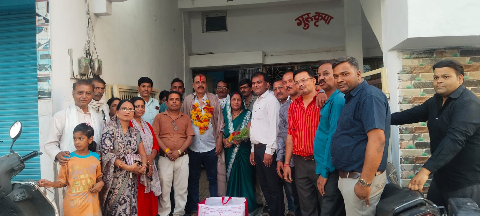 62 वर्षों की सेवाओं के बाद सेवानिवृत्त हुए मदन लाल श्रीवास्तव, सम्मान समारोह में दी गई भावभीनी विदाई
