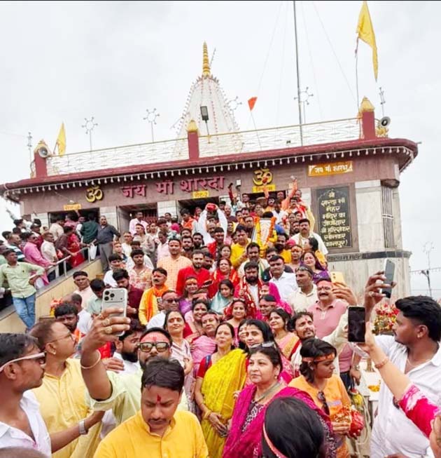 375 किलोमीटर की मैहर पदयात्रा पूरी कर मां शारदा के दरबार पहुंचे सांसद बंटी विवेक साहू