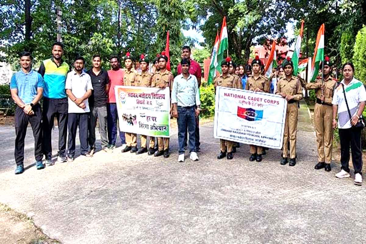 कान्हीवाड़ा में जवाहर नवोदय विद्यालय के विद्यार्थियों ने निकाली तिरंगा रैली