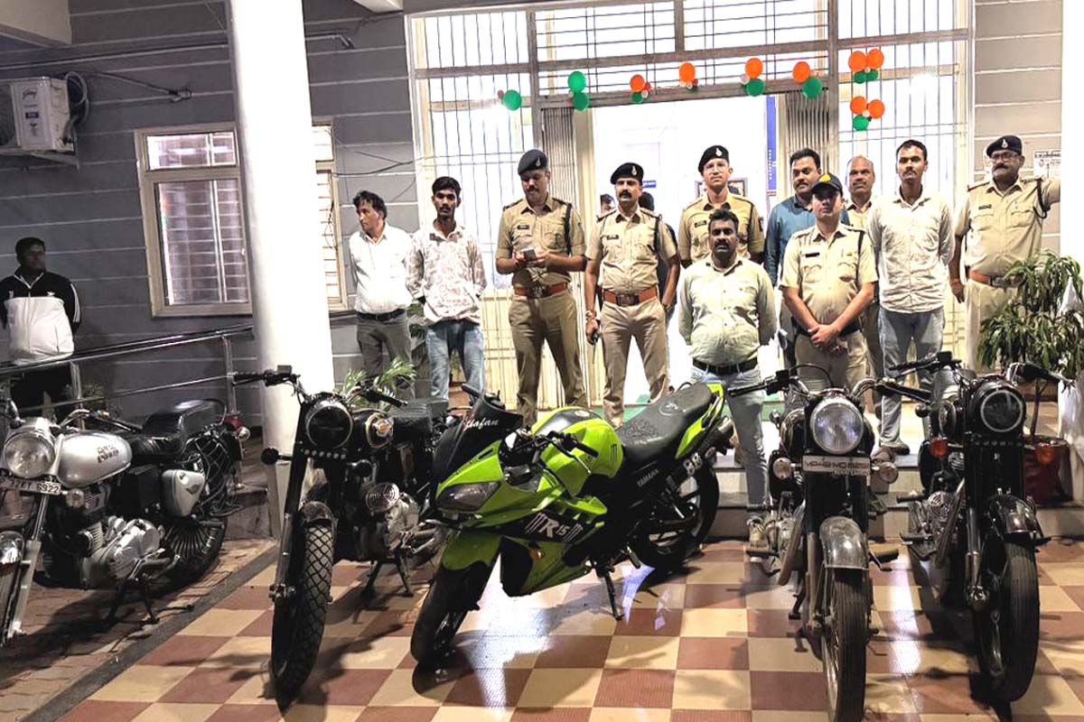 सिवनी में मॉडिफाइड सायलेंसर पर पुलिस का शिकंजा, 5 बुलेट समेत 12 वाहन चालकों पर कार्रवाई