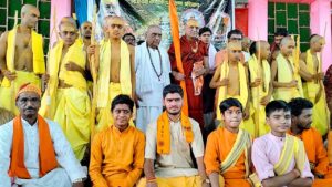 अपने बच्चे को जो संस्कार नही दे सकते उन्हें माता पिता कहलाने का अधिकार नहीं - प्रज्ञानानंद - Seoni News