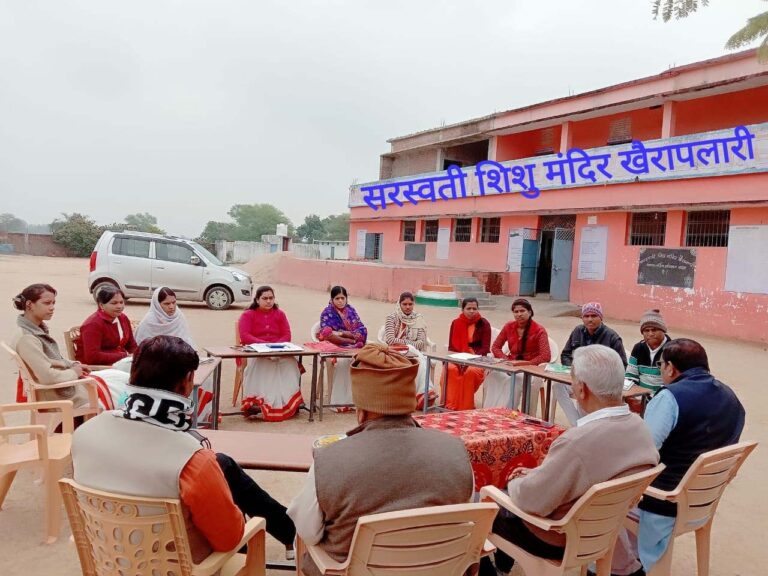 बोर्ड परीक्षाओ ंमें ग्राम भारती के सरस्वती शिशु मंदिरों का सराहनीय प्रदर्शन दसवीं का 91.6 प्रतिशत, आठवीं 90 प्रतिशत एवं पांचवी का 94.12 प्रतिशत रहा परीक्षा परिणाम सिवनी यशो:- सरस्वती शिक्षा परिषद की योजना अनुसार महाकौशल प्रांत में केशव शिक्षा समिति द्वारा मार्ग दर्शित ग्राम भारती सिवनी के अंतर्गत जिले में संचालित होने वाले सरस्वती शिशु मंदिरों का उत्कृष्ट परीक्षा परिणाम रहा रहा है । ग्राम भारती के जिला समन्वयक ने जानकारी प्रदान करते हुये बताया कि माध्यमिक शिक्षा मंडल द्वारा जारी बोर्ड परीक्षाओं के घोषित परिणाम में ग्राम भारती के सरस्वती शिशु मंदिर का सरहानीय परीक्षा परिणाम रहा है । दसवीं का बोर्ड का परीक्षा परिणाम 91.6 प्रतिशत, आठवीं बोर्ड का परीक्षा परिणाम 90 प्रतिशत एवं पांचवी बोर्ड का परीक्षा परिणाम 94.12 प्रतिशत रहा । ग्राम भारती द्वारा संचालित सरस्वती शिशु मंदिरों के सराहनीय परिणाम पर ग्राम भारती के जिला सचिव डाँ. प्रवीण दिवाकर एवं ग्राम भारती समिति ने ग्राम भारती के जिला समन्वयक राजेन्द्र जैन एवं समस्त विद्यालयों के आचार्यो को शुभकामनाएँ देते हुये उत्कृष्ट परिणाम देने वाले विद्यालयों के भैया बहिनों को बधाई दी है तथा परिणाम पर प्रसन्नता व्यक्त की है । दसवीं बोर्ड का परीक्षा परिणाम 91.6 प्रतिशत रहा ग्राम भारती योजना से संचालित एक मात्र हाई स्कूल की कक्षा दसवीं बोर्ड परीक्षा में 48 छात्र शामिल हुये जिसमें से 44 विद्यार्थी पास हुये और परीक्षा परिणाम रहा 91.6 प्रतिशत । 48 छात्रों में से 91 प्रतिशत से 100 प्रतिशत तक अंक प्राप्त करने वाले छात्रों की संख्या 01 रही । 81 से 90 प्रतिशत अंक लाने वाले परीक्षार्थियों की संख्या 05 रही, 71 से 80 प्रतिशत अंक प्राप्त करने वाले परीक्षार्थियों की संख्या 13 रही, 61 प्रतिशत से 70 प्रतिशत अंक प्राप्त करने वाले परीक्षार्थियों की संख्या 15 रही । 51 से 60 प्रतिशत के बीच अंक पाने वाले छात्रों की संंख्या 08 रही । 45 से 50 प्रतिशत अंक प्राप्त करने वाला 01 विद्यार्थी एवं 33 से 45 प्रतिशत अंक प्राप्त करने वाला 01 विद्यार्थी रहा जबकि पूरक की पात्रता 02 को एवं अनुत्तीर्ण केवल 02 परीक्षार्थी हुये । आठवीं की बोर्ड परीक्षा का परिणाम 90 प्रतिशत रहा इसी प्रकार ग्राम भारती द्वारा संचालित अष्टम तक 27 विद्यालय संचालित है इन विद्यालयों के 580 छात्र माध्यमिक शिक्षा मंडल की बोर्ड परीक्षा में शामिल हुये । जिनका कुल परीक्षा परिणाम 90 प्रतिशत रहा। 580 कुल छात्रों में से 91 प्रतिशत से 100 प्रतिशत तक अंक प्राप्त करने वाले छात्रों की संख्या 24 रही । 81 से 90 प्रतिशत अंक लाने वाले परीक्षार्थियों की संख्या 155 रही, 71 से 80 प्रतिशत अंक प्राप्त करने वाले परीक्षार्थियों की संख्या 135 रही, 61 प्रतिशत से 70 प्रतिशत अंक प्राप्त करने वाले परीक्षार्थियों की संख्या 152 रही । 51 से 60 प्रतिशत के बीच अंक पाने वाले छात्रों की संंख्या 63 रही । जबकि पूरक 41 को एवं अनुत्तीर्ण केवल 06 परीक्षार्थी हुये । माध्यमिक कक्षाएँ संचालित करने वाले 27 सरस्वती शिशु मंदिरों की आठवीं बोर्ड के 12 विद्यालयों का परीक्षा परिणाम 100 प्रतिशत रहा, 91 से 99 प्रतिशत के बीच परीक्षा परिणाम वाले 03 विद्यालय, 80 से 90 प्रतिशत वाले 09 विद्यालय, 71 से 80 प्रतिशत तक परीक्षा परिणाम वाले 02 विद्यालय एवं 01 विद्यालय के परीक्षा परिणाम 61 से 70 प्रतिशत के बीच रहा । बोर्ड परीक्षा पांचवी का परीक्षाफल 94.12 प्रतिशत रहा ग्रामीण क्षेत्रो में 48 प्राथमिक सरस्वती शिशु मंदिर संचालित है जिनका कक्षा पांचवी कुल परीक्षा परिणाम 94.12 प्रतिशत रहा । कक्षा पांचवी में 48 विद्यालयों के 691 छात्र छात्राएँ माध्यमिक शिक्षा मंडल की कक्षा पांच की बोर्ड परीक्षा में शामिल हुये जिसका 94.12 प्रतिशत कुल परीक्षा परिणाम रहा। 691 कुल छात्रों में से 91 प्रतिशत से 100 प्रतिशत तक अंक प्राप्त करने वाले छात्रों की संख्या 10 रही । 81 से 90 प्रतिशत अंक लाने वाले परीक्षार्थियों की संख्या 153 रही, 71 से 80 प्रतिशत अंक प्राप्त करने वाले परीक्षार्थियों की संख्या 254 रही 61 प्रतिशत से 70 प्रतिशत अंक प्राप्त करने वाले परीक्षार्थी 153 रहे, 51 से 60 प्रतिशत के बीच अंक पाने वाले परीक्षार्थियों की संख्या 67 रही 45 प्रतिशत से 50 प्रतिशत के बीच अंक पाने वाले परीक्षार्थियों की संख्या 13 रही 33 से 45 प्रतिशत अंक प्राप्त कर पास होने छात्रों की संख्या केवल 02 रही जबकि पूरक 31 को एवं अनुत्तीर्ण केवल 07 परीक्षार्थी रहे । कक्षा पांच तक संचालित 48 विद्यालयों में 34 विद्यालय का परीक्षा परिणाम 100 प्रतिशत रहा, 91 से 99 प्रतिशत का परीक्षाफल देने वाले विद्यालयों की संख्या 04 रही 81 से 90 प्रतिशत के बीच परीक्षा परिणाम देने वाले विद्यालयो की संख्या 04 रही । 61 से 70 प्रतिशत परीक्षा परिणाम वाले विद्यालयों की संख्या 01 एवं 51 से 60 प्रतिशत परीक्षा परिणाम लाने वाला ,1 विद्यालय रहा।