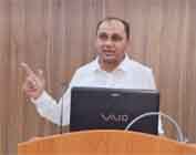 वैश्विक स्वास्थ में आयुर्वेद का योगदान अमूल्य छिंदवाड़ा यशो:- भारत सरकार आयुष मंत्रालय के दिशा निर्देश प्रतिवर्ष धनतेरस भगवान धन्वंतरि के अवतरण दिवस पर राष्ट्रीय आयुर्वेद दिवस का आयोजन किया जाता है । 29 अक्टूबर को 9 वा राष्ट्रीय आयुर्वेद दिवस के होने वाले मुख्य आयोजन के पूर्व आज जिला चिकित्सालय के आयुर्वेद मेडीकल ऑफीसर डॉ. प्रवीण रघुवंशी एवं डॉ हेमंत दुबे द्वारा भारत सरकार के उद्योग एवं वाणिज्य मंत्रालय के अंतर्गत आने वाले फुटवेअर डिज़ाइन एंड डेवलपमेंट इंस्टिट्यूट ( स्नष्ठष्ठढ्ढ) राष्ट्रिय संस्थान में यूजी पीजी विद्यार्थियों एवं टीचिंग स्टाफ का सामान्य स्वास्थ्य परीक्षण किया गया साथ ही डॉ रघुवंशी द्वारा वैश्विक स्वास्थ्य के लिए आयुर्वेदव्याख्यान माला की थीम में बताया गया की आयुर्वेदिक दिनचर्या ऋतुचर्या एवं स्वर्ण प्राशन का उपयोग करके विद्यार्थी शारीरिक एवं मासिक रूप से स्वस्थ रह सकते हैं। सदव्रत, आचार रसायन, मेध्य रसायन आयुर्वेदिक औषधि जैसे ब्राह्मी जटामंशी अश्वगंधा गूगल घृत दूध सहिजन अमला हरितकी आदि का प्रयोग करके जीवन निरोगी एवं दीर्घायु हो सकता है। आज पूरे विश्व स्तर पर स्वास्थ्य में आयुर्वेद की उपयोगिता की मांग निरंतर बढ़ रही है और विदेशों में आयुर्वेदिक औषधि हर्बल ड्रग के नाम पर बहुत अधिक मात्रा में आयात कर प्रयोग कि जा रही है, जिसमे भारत सरकार आयुष विभाग का योगदान अहम है। आयुष विभाग के हेल्थ एंड वैलनेस सेंटर पूरे आज पूरे देश प्रदेश एवं साथ ही जिले में लोगों को उत्तम स्वास्थ्य सुविधा प्रदान कर रहे हैं जिसके अंतर्गत योगासन आयुर्वेदिक औषधि चिकित्सी जांच परामर्श एवं स्वस्थ व्यक्ति को स्वस्थ बनाए रखना के लिए आवश्यक दिनचर्या रात्रि चरण एवं गतिविधियों का पालन कराया जाता है ।यह मुख्य कार्यक्रम एफडीडीआई रिटेल बिल्डिंग में इंस्टिट्यूट की फैकल्टी प्रवीण कड़वे सुशांत यादव नजरिम कुरैशी एवं विद्यार्थी की उपस्थिति में संपन्न हुआ।