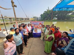 बैनगंगा घाट में देवी अहिल्या जन्म शताब्दी समिति ने छठ पर्व पर श्रमदान कर स्वच्छता अभियान का किया आयोजन - Seoni News