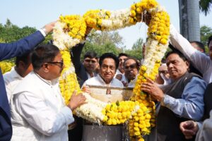संकट मोचन हनुमान जी के चरणों में कमलनाथ ने सपरिवार टेका माथा - Seoni News