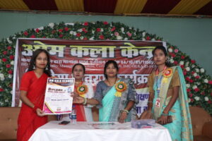 ओमकला केन्द्र की प्रशिक्षणाथिर्यो को समारोहपूर्वक प्रदान किये गये डिप्लोमा - Seoni News