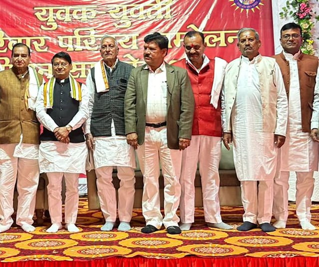 सिवनी यशो:- रविवार15 दिसंबर को विधायक ठा.रजनीश हरवंश सिंह ने छपारा स्थित राजघराना पैलेस में राजपूत क्षत्रिय समाज के द्वारा आयोजित युवक-युवती परिवार परिचय सम्मेलन मिलन समारोह के आयोजन में शामिल हुये ।