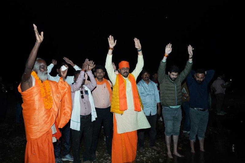 सिवनी यशो:-भारतीय जनता युवा मोर्चा के प्रदेश अध्यक्ष वैभव पंवार ने 15 दिसंबर को मां वैनगंगा नदी के संरक्षण और संवर्धन के उद्देश्य से मां वैनगंगा नदी दर्शन व अध्ययन यात्रा का शुभारंभ किया। यह यात्रा सिवनी जिले के मुंडारा, परतापुर में मां वैनगंगा के उद्गम स्थल से आरंभ हुई। पंवार ने विविधत पूजन और आरती के बाद इस यात्रा को आगे बढ़ाया।