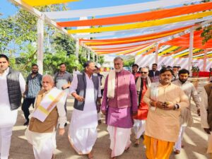 विधायक दिनेश राय मुनमुन ने परमहंसी आश्रम मे जगतगुरु से लिया आशीर्वाद - Seoni News