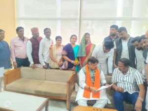 विधायक दिनेश राय मुनमुन के नेतृत्व मे मुख्यमंत्री एवं नगरीय प्रशासन मंत्री से मिले पार्षद दल - Seoni News