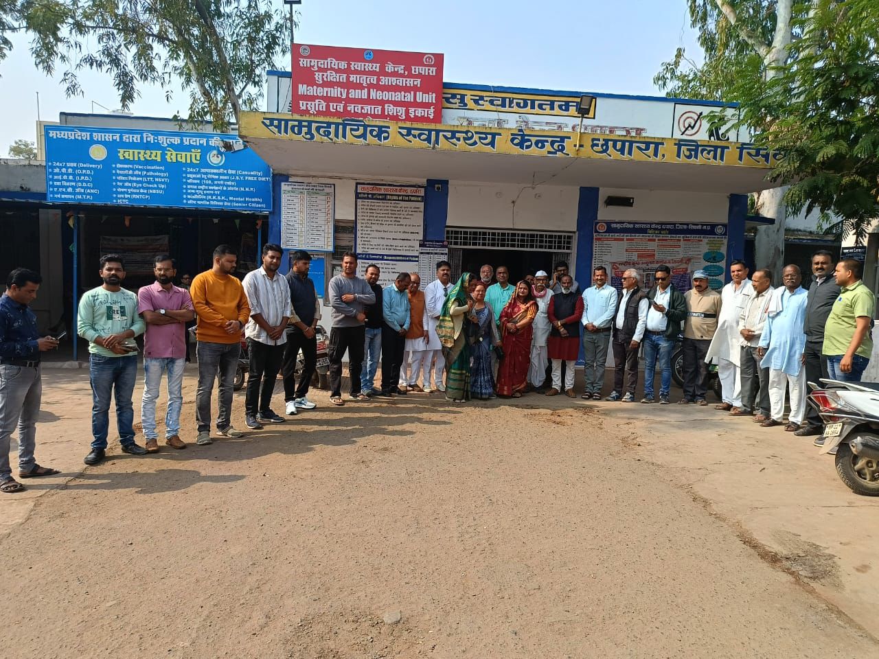 सिवनी यशो:- छपारा 25 दिसंबर पूर्व प्रधानमंत्री अटल बिहारी वाजपेई की जयंती सुशासन दिवस के रूप में मनाई गई कार्यकर्ताओं ने उन्हें पुष्प अर्पित र्क नमन किया।