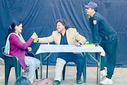 छिंदवाड़ा यशो:- छिंदवाड़ा जिला अपनी सांस्कृतिक गतिविधियों के लिए पूरे देश में पहचाना जाता है। यहांॅ के संगीतकार, नर्तक, रंगकर्मी और अन्य कलाकार राष्ट्रीय मंचो पर अपनी कला का लोहामनवाचुके हैं। सांस्कृतिक रूप से इतना समृद्ध होने के बावजूद भी छिंदवाड़ा में एक सर्वसुविधायुक्त रंग भवन नही ंहैजहांॅ पर सभी विधा के कलाकार अपनी कला का सुविधाजनक मंचन कर अपनी प्रतिभाको निखार सकें। विगत समय में इस ही मांॅग को लेकर छिंदवाड़ा जिले के सभी विधाओं के कलाकारों ने छिंदवाड़ा ऑडिटोरियम निर्माण समिति का गठन कियाथा।