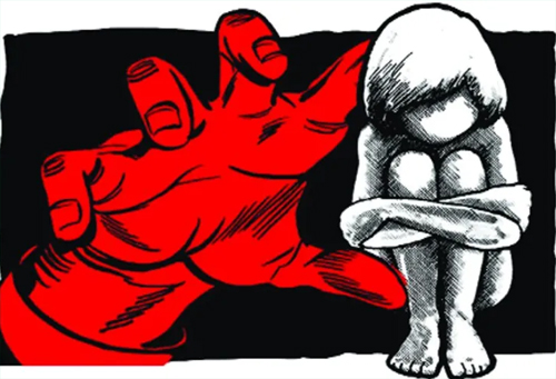 सिवनी यशो:- मरार माली समाज द्वारा आज 28 दिसंबर को बालाघाट जिले में हुई मरार समाज की 3 साल की बच्ची से दरिंदगी के विरोध में जिला कलेक्टर के माध्यम से महामहिम राष्ट्रपति के नाम के ज्ञापन सौंपा जायेगा । मरार माली समाज की ओर से समस्त सामाजिक बंधुओं से अधिक से अधिक संख्या में उपस्थिती की अपील की गयी है । दी गयी जानकारी में बताया गया है कि समस्त सामाजिक बंधु 28 दिसंबर शनिवार को दोपहर 12 बजे राशि लाँन सिवनी में एकत्रित होंगे और जिला प्रशासन के माध्यम से राष्ट्रपति के नाम ज्ञापन दिया जायेगा । समाज की ओर से सभी बंधुओं से उपस्थित होने का किया गया है और ज्ञापन के माध्यम से जघन्य कृत्य दोबारा ना हो एवं अपराधी को कड़ी से कड़ी सजा दिलाने की मांग की जायेगी ।