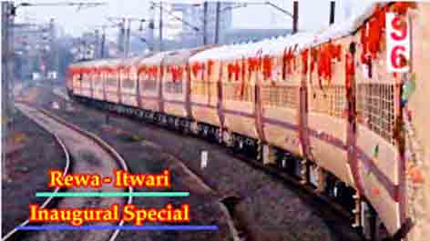 छिंदवाड़ा से चल सकती है ईतवारी रीवा 11755 / 11756 ट्रेन सौंसर के पास रेल पुल सुधारने में एक वर्ष लगेगा छिंदवाड़ा 03 दिसंबर 2024 छिंदवाड़ा यशो:- छिंदवाड़ा ईतवारी रेल खण्ड मण्डारकुण्ड भिमालगोंदी स्टेशन के बीच ब्रिज क्रमांक 94 में दरार आने के कारण रीवा-ईतवारी नागपुर ट्रेन क्रमांक 11755/11756 रेल लगभग एक वर्ष तक बन्द रहेगी। यह रेल पश्चिम मध्य रेल्वे जबलपुर जोन के अन्तर्गत आती है। रेल्वे रेल जन सुविधाओं के लिए चलाती है। पिछले माहों में दक्षिण पूर्व मध्य रेल्वे नागपुर बिलासपुर में सांसदों की बैठक हुई थी जिसमें छिंदवाड़ा के सांसद ने छिंदवाड़ा-नागपुर रेल लाईन के दोहरी करण की मांग की थी किन्तु रेल्वे ने जवाब दिया था दोहरी करण करने से रेल्वे को आर्थिक फायदा नहीं होगा, इसीलिए दोहरीकरण करना संभव नहीं है। रेल्वे अधिकारियों का जवाब आश्चर्य जनक था, नागपुर-ईटारसी-जबलपुर की दूरी 544 किलो मीटर है, जबकि जबलपुर-नैनपुर-सिवनी छिंदवाड़ा-नागपुर की दूरी 400 कि.मी. है, याने जबलपुर से नागपुर जाने के लिए 144 कि.मी. की दूरी भी कम होगी। 144 कि.मी. रेलों को जाने में कम से कम 2-3 घंटे की बचत होगी, रेल्वे अधिकारियों को यह नहीं दिखता कि 144 कि.मी. की दूरी कम होने से रेल्वे को कितना फायदा होगा, रेल मंत्री इन अधिकारी को बताये कि 144 कि.मी. की दूरी कम करने में कितनी बचत एवं समय की बचत होगी। ईतवारी रीवा ट्रेन नागपुर मण्डल की नही है, इसीलिए ट्रेन नागपुर मण्डल को फिक्र नहीं है। यह ट्रेन छिंदवाड़ा से रीवा तक चल सकती है। ट्रेन को छिंदवाड़ा से रीवा तक चलाने के लिए छिंदवाड़ा-बालाघाट एवं जबलपुर एवं रीवा के सांसदो को रेल्वे पर दबाव डालना होगा। जब ईतवारी-रीवा नहीं चल रही है तो निश्चित ही रैक खाली खड़े होगे, स्टाप को और कही लगाया होगा। रैक खड़ा करने के लिए छिंदवाड़ा, लिंगा एवं उमरानाला में बहुत जगह है। जन प्रतिनिधी रेल मंत्री से या रेल्वे बोर्ड के अधिकारियों से मिले तो यह ट्रेन छिंदवाड़ा से प्रारम्भ हो सकती है। कटनी एवं मैहर के पैसेन्जर को फायदा मिलेगा। जन प्रतिनिधी वरिष्ठ अधिकारियों एवं रेल मंत्री से चर्चा करेंगे तो हल जरूर मिलेगा। इस ट्रेन को बनारस तक भी बढाया जा सकता है।