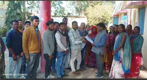 हर्रई यशो:- विधायक कमलेश शाह और मुख्य कार्यपालन अधिकारी हर्रई को विभिन्न मांगों को लेकर पैसा मोबिलाइजर ने ज्ञापन सौंपा पेसा मोबिलाइजर्स के मानदेय के लिए दो बार घोषणा हो चुकी हैं लेकिन अभी तक पूरी नहीं की गई। पहली घोषणा पूर्व मुख्यमंत्री माननीय शिवराज सिंह चौहान द्वारा दिनांक 6 अक्टूबर 2023 को की गई वह पूरी नहीं हुई।