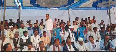 छिंदवाड़ा यशो:- आधुनिकता के दौर में मढ़ई मेला व परम्परागत अहिरी नृत्य (ahri dance) के महत्व से युवा पीढ़ी (young generation) को अवगत कराने, उनकी सहभागिता सुनिश्चित करने व सामाजिक परम्परा एवं संस्कृति (tradition and culture) से जोड़े रखने की अनूठी पहल मेघासिवनी मढ़ई मेला व अहिरी नृत्य प्रतियोगिता (Competition) आयोजन समिति के द्वारा की जा रही। वर्षों से यहां मढ़ई मेला व अहिरी नृत्य प्रतियोगिता का आयोजन किया जा रहा है।