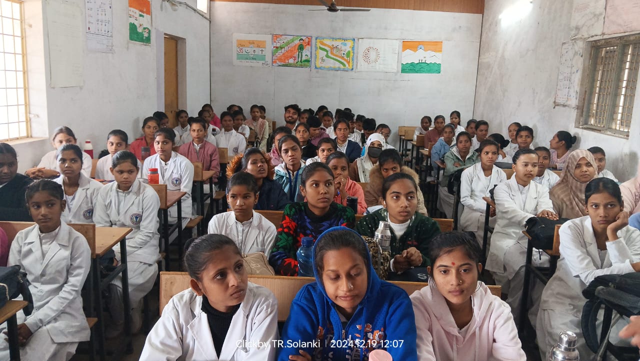 सिवनी यशो:- सुशासन सप्‍ताह (good governance week) अंतर्गत डीपी चतुर्वेदी कॉलेज सिवनी (DP Chaturvedi College Seoni) में आयोजित हुये  मुख्‍यमंत्री जनकल्‍याण अभियान (Chief Minister Public Welfare Campaign) शिविर में परिवाहन विभाग (transport department) द्वारा लर्निंग लाइसेंस कैंप (Learning License Camp) के माध्‍यम से 48 छात्राओं के लर्निंग लाइसेंस जारी किए गए। इसी तरह ज्ञान गंगा इंस्टिट्यूट ऑफ़ पैरामेडिकल कॉलेज सिवनी (Gyan Ganga Institute of Paramedical College Seoni) में कैंप का आयोजन कर कुल 40 छात्र-छात्राओं के लर्निंग लाइसेंस बनाए गए।