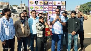 एसपीएल टूर्नामेंट में पहुँचे सिवनी विधायक, फाइनल ट्राफी का विमोचन - Seoni News
