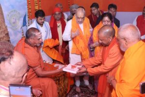 केन्द्रीय गृहमंत्री अमित शाह एवं मुख्यमंत्री योगी आदित्यनाथ ने कुंभ में पहुँचकर शंकराचार्य सदानंद जी से लिया आशीर्वाद - Seoni News