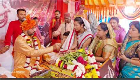 छिन्दवाड़ा यशो:- चौधरी परिवार द्वारा सिवनी रोड केएम होटल के पीछे संगीतमय महाशिवपुराण का आयोजन कथा मर्मज्ञ एवं ज्योतिषाचार्य पंडित वीरेंद्र शुक्ल जी महाराज के सानिध्य में किया जा रहा है। कथा के सातवें दिन पंडित शुक्ल द्वारा द्वादश ज्योर्तिलिंग की कथा को श्रद्धालुओं को श्रवण कराया।