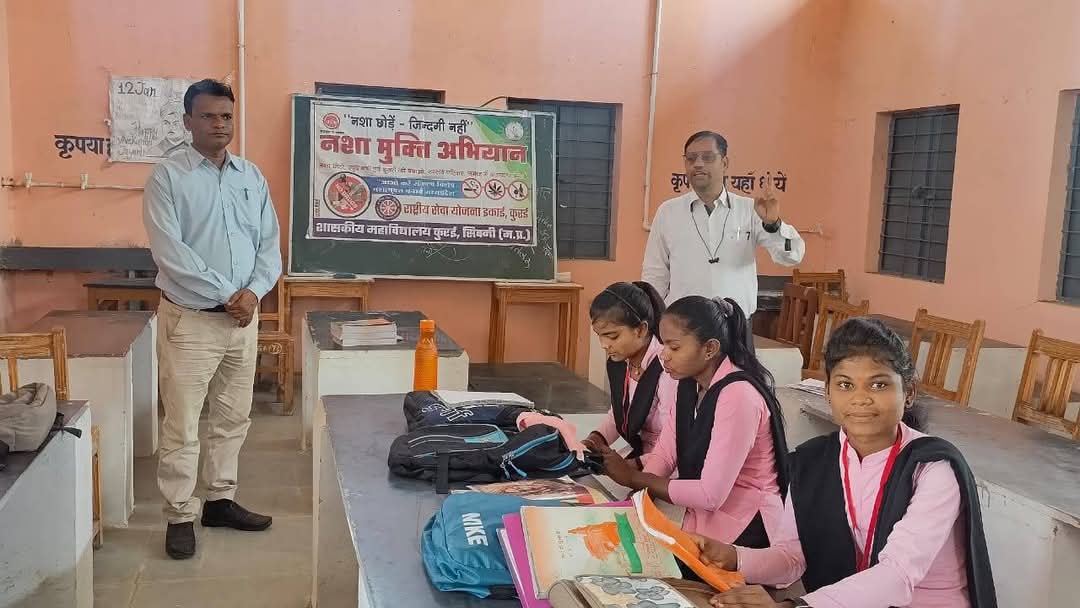 सिवनी यशो:- शासकीय महाविद्यालय कुरई में नशामुक्त भारत अभियान कार्यक्रम के तहत विविध जागरूकता कार्यक्रम जैसे पोस्टर,भाषण,निबंध,नारा लेखन,वाद विवाद,रंगोली इत्यादि प्रतियोगिता आयोजित हुई। कार्यक्रम संयोजक प्रो पंकज गहरवार ने बताया कि इन प्रतियोगिताओं का उद्देश्य नशामुक्त भारत अभियान में सर्वाधिक संख्या में युवाओं को जोडऩा हैं।