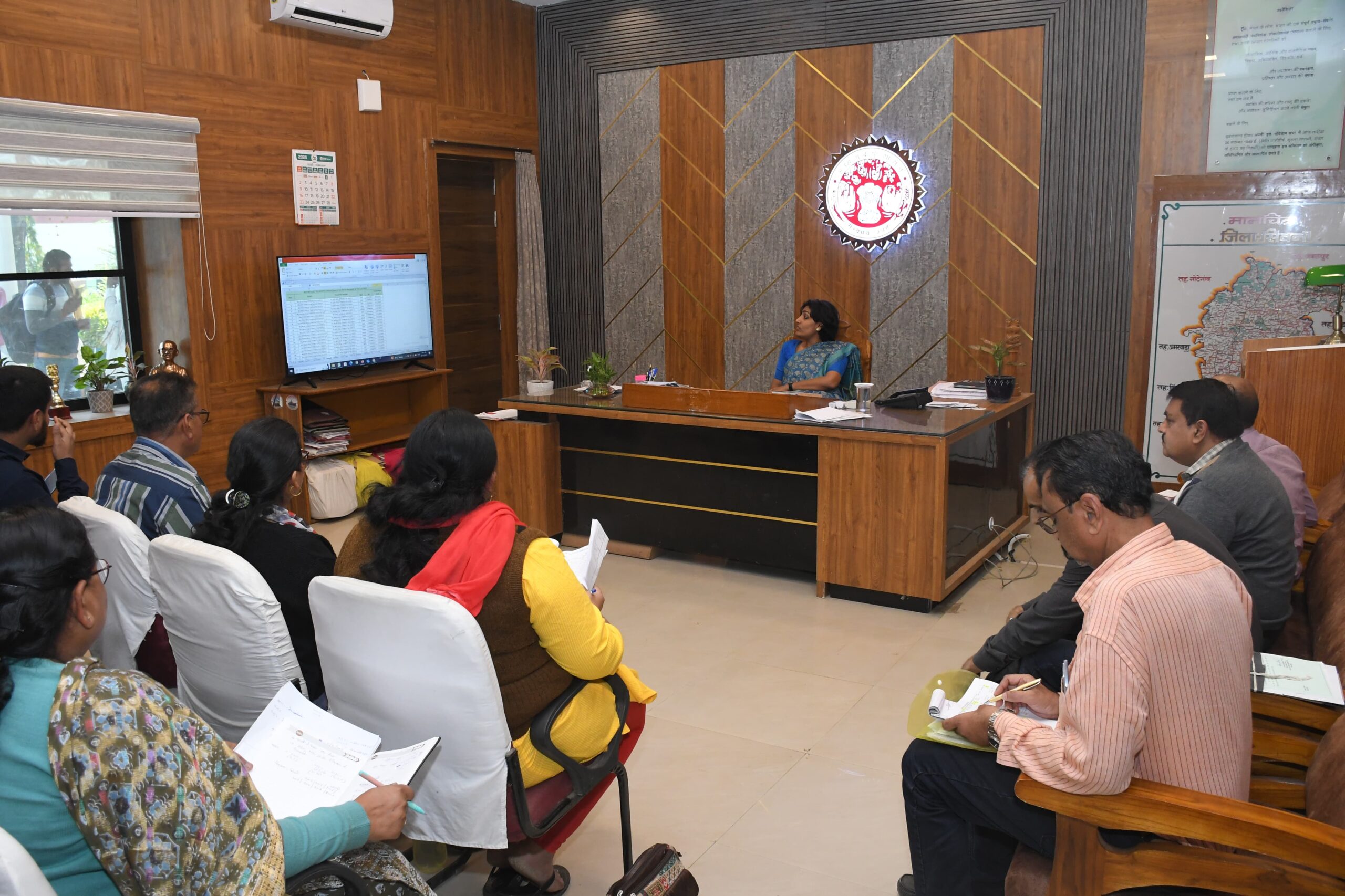 कलेक्टर सुश्री जैन ने आगामी गेहूं उपार्जन के लिए अब तक हुये पंजीयन तथा उपार्जन की तैयारियों की भी अधिकारियों से जानकारी लेकर आवश्यक दिशा-निर्देश दिये। उन्होंने धान उपार्जन में लापरवाही बरतने वाले सभी समितियों एवं समूहों को आगामी गेहूं उपार्जन के लिये ब्लैक लिस्ट करने के निर्देश दिये हैं।