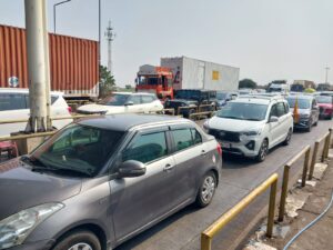 जाम में फंसे तीर्थ यात्रियों को अग्रसेन भवन ने दिया सहारा, मदद के लिये ब्राह्मण समाज ने खोला अपना सामाजिक भवन - Seoni News