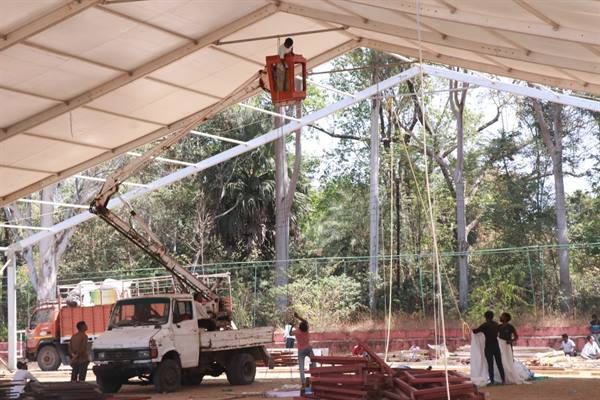 बालाघाट यशो:- मुख्यमंत्री डॉ. मोहन यादव के आगमन की तैयारियां जोरों पर है। गुरुवार को कलेक्टर मृणाल मीना ने मुख्यमंत्री के आगमन की तैयारियों का जायजा लेने लांजी पहुँचे। यहां उन्होंने हेलीपेड के अलावा प्राचीन कोटेश्वर मंदिर,रानी अवंति बाई स्टेडियम और भगवान बिरसा मुंडा की प्रतिमा का निरीक्षण किया। उन्होंने कार्यक्रम गरिमामयी रूप से मनाने के लिए सभी कार्य समय पर तत्पर्यता के साथ करने के निर्देश दिए है।