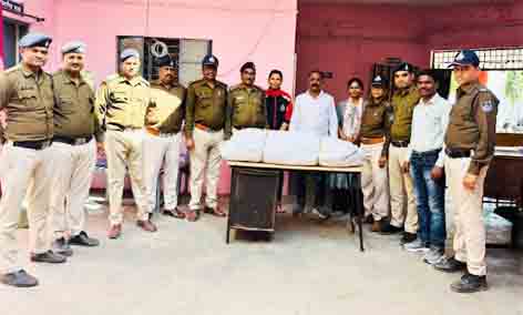 चौरई यशो:- चौरई पुलिस ने थाना क्षेत्र के ग्राम चिल्हया में एक किसान के खेत में छापामारी कार्यवाही करते हुये 18 किलो 394 ग्राम अफीम के गीले पेड़ जप्त किये जिसकी कीमत एक लाख अस्सी हजार रूपये बतायी गयी । पुलिस द्वारा दी गयी जानकारी के अनुसार 21 फरवरी 25 को सूचना प्राप्त हुई कि ग्राम चन्हिया खुर्द का केवल वर्मा अपने खेत में अफीम के पौधे लगाया हुआ हैं ।