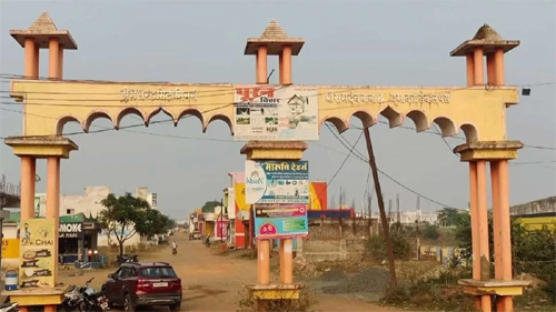 सिवनी यशो:- तहसीलदार सिवनी द्वारा बताया गया कि ड्रीम लैण्ड सिटी पार्ट-2, पार्ट बी पर वर्ष 2012 में विकास कार्य की अनुमति लिये जाने के बाद भी विकास कार्य न कराये जाने के कारण अनुविभागीय अधिकारी (राजस्व) सिवनी के आदेशानुसार कुल 103 भूखण्डों का उपपंजीयक सिवनी से प्राप्त वर्तमान गाईड लाइन के आधार पर घोष विक्रय की कार्यवाही तहसील कार्यालय सिवनी भाग दो में दिनांक 28.02.2025 को नियत की गई थी।