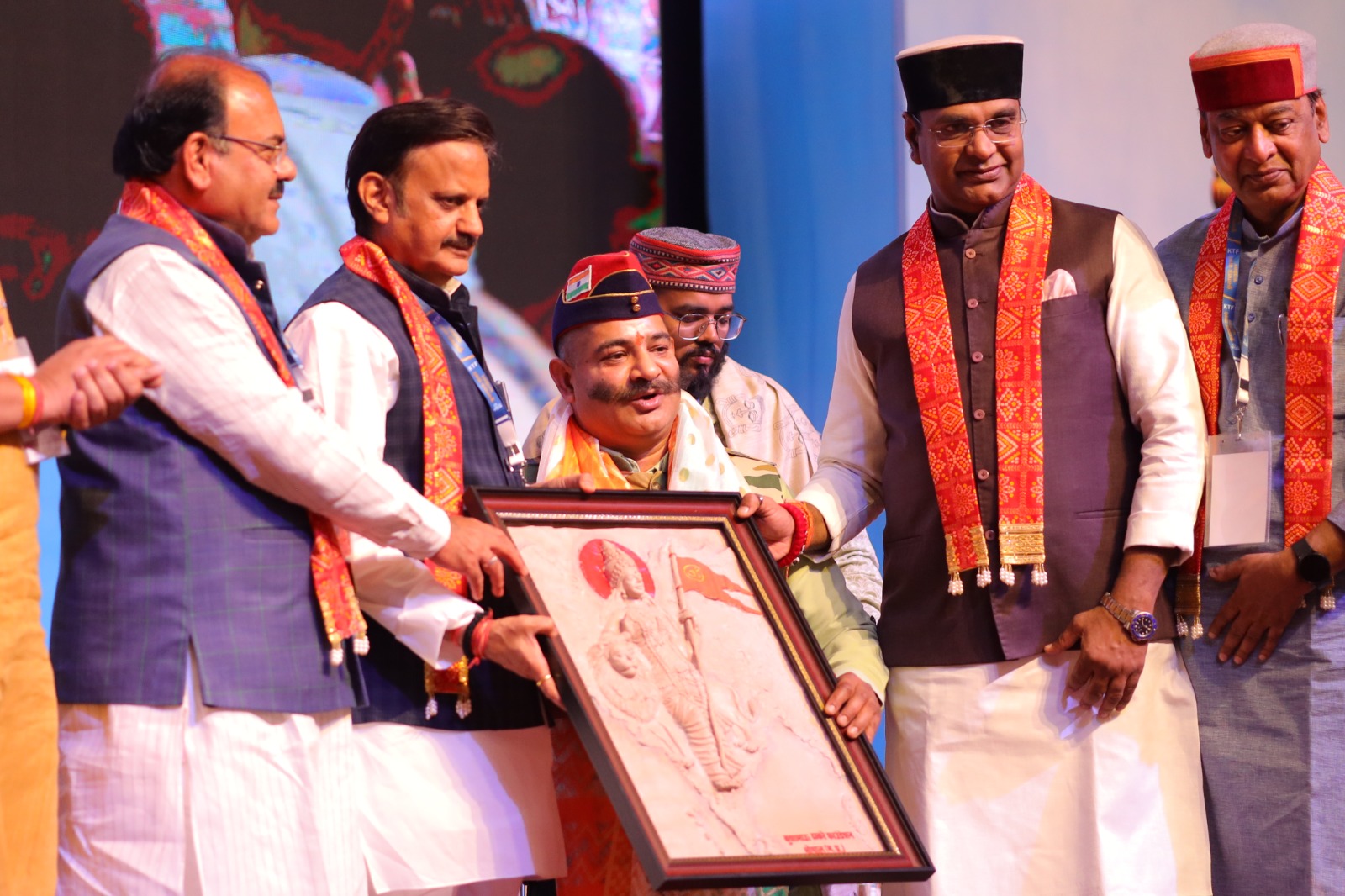 भोपाल यशो:- कुशाभाऊ ठाकरे फाउंडेशन द्वारा आयोजित एक दिवसीय वैचारिक महाकुंभ में विभिन्न विचारकों और विशेषज्ञों ने अपने विचार साझा किए। इस कार्यक्रम में देशभर से 20 से अधिक प्रमुख वक्ताओं ने पांच सत्रों में अहम विषयों पर विचार प्रस्तुत किए, जिससे यह कार्यक्रम राष्ट्रवाद, सनातन धर्म, और समृद्ध भारत की दिशा में महत्त्वपूर्ण संवाद का केंद्र बन गया। उद्घाटन सत्र से लेकर अन्य सत्रों तक, यह कार्यक्रम राष्ट्रवाद, सनातन धर्म, और समृद्ध भारत की दिशा में महत्त्वपूर्ण संवाद का केंद्र बन गया।