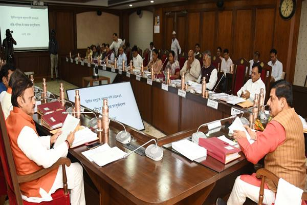 धान उपार्जन अंतर्गत खरीफ मार्केटिंग सीजन 2024 में धान का विक्रय करने वाले किसानों को प्रति हेक्टेयर 4000 राशि के मान से 6.70 लाख किसानों को 12.20 लाख हेक्टेयर में पैदा की गई धान पर राज्य सरकार 480 करोड़ रूपये की राशि व्यय करेगी।