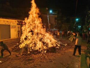 सिवनी में होली की धूम, कहीं उड़ा रंग तो कहीं छनी भंग | Dainik Yashonnati सिवनी में होली की धूम, कहीं उड़ा रंग तो कहीं छनी भंग - Seoni News