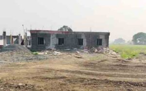    छिंदवाड़ा यशो:-  छिंदवाड़ा तहसील के अंतर्गत चारगांव प्रहलाद में सरकारी जमीन पर कब्जा कर निर्माण कार्य किये जाने का मामला सामने आया है। यहां कॉलेज का निर्माण किया जा रहा है जिसकी शिकायत तहसील आफीस में की गई है। शिकायत के बाद जांच कर कार्रवाई की जाएगी और जांच में अतिक्रमण पाया गया तो अवैध निर्माण को तोड़ा जाएगा। 