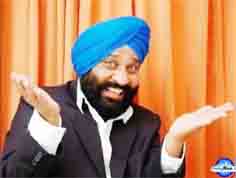 छिन्दवाड़ा यशो:- होली के अवसर पर आयोजित होने वाले छिन्दवाड़ा जिले के बहुप्रतिष्ठित कार्यक्रम हराम खाऊ अपमान समारोह का आयोजन परम्परा अनुसार होलिका दहन की पूर्व संध्या पर स्थानीय दशहरा मैदान में शाम 7 बजे से आयोजित किया जावेगा जिसमें देश के मशहूर कामेडियन प्रताप फौजदार अपने चिर परिचित अंदाज में हास्य रस की वर्षा करेंगे जिसमें उपस्थित जनसमुदाय आनंद रस में डूब जायेगा उक्त आशय की जानकारी देते हुऐ समिति के संतोष जैन सरल, हेमन्त जैन और सौरभ ठाकुर ने बताया कि इस वर्ष समिति द्वारा कार्यक्रम को एकदम नये अंदाज में प्रस्तुत किया जा रहा है जिसमें छिन्दवाड़ा के वरिष्ठ साहित्यकार मन्नूलाल झकलट हराम खाऊ टाइम्स के 37 वें अंक के मुख्य अंश का वाचन अपने विशेष अंदाज में प्रस्तुत करेंगे।