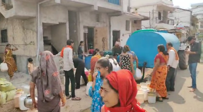 सिवनी यशो:- नगरीय क्षेत्र में पेयजलापूर्ति के लिए जिला प्रशासन द्वारा टेंकर एवं अन्य माध्यम से व्यवस्था बनाई जा रही है। जिला स्तर पर कंट्रोल रूम स्थापित किया गया हैं।