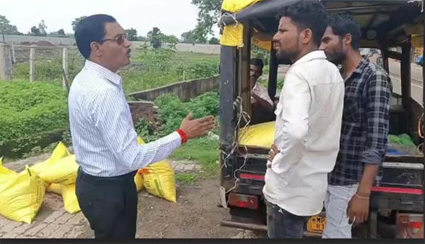 छिंदवाड़ा जिले के अमरवाड़ा सहित अन्य क्षेत्रों में युरिया की व्यापक कमी बनी हुई हे
