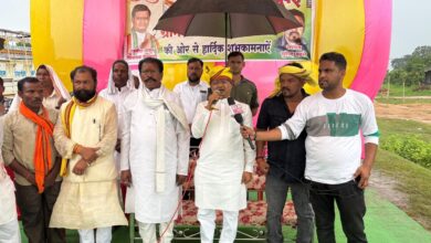 विश्व आदिवासी दिवस पर ग्राम भटेखारी में समारोह में शामिल होते केवलारी विधायक रजनीश हरवंश सिंह