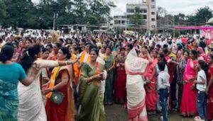 भाजपा महिला मोर्चा और युवा मोर्चा का विरोध प्रदर्शन, पुलिस की तैनाती