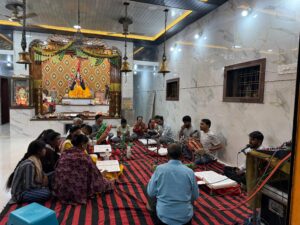 माँ ज्वाला देवी सिद्धपीठ भैरोगंज में 109 सप्ताह से जारी सुंदरकांड पाठ का दृश्य